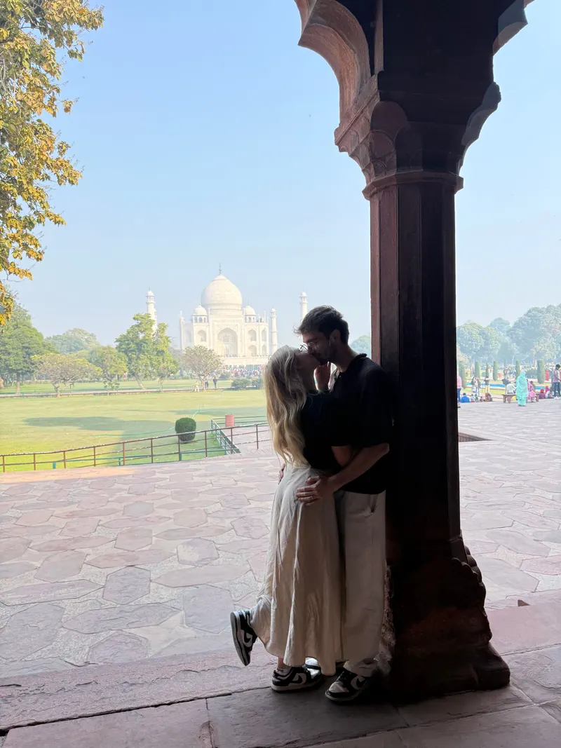 Kissing in front of the Taj Mahal