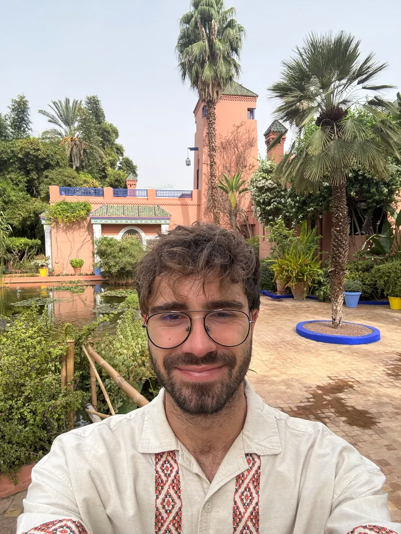 Selfie in front of Yves Saint Laurent's house at Jardin Majorelle
